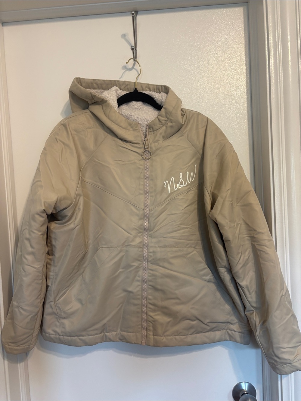 Nike Reversible Hooded Sherpa Jacket in Light Beige and Tan Trim - Picture 5 of 7